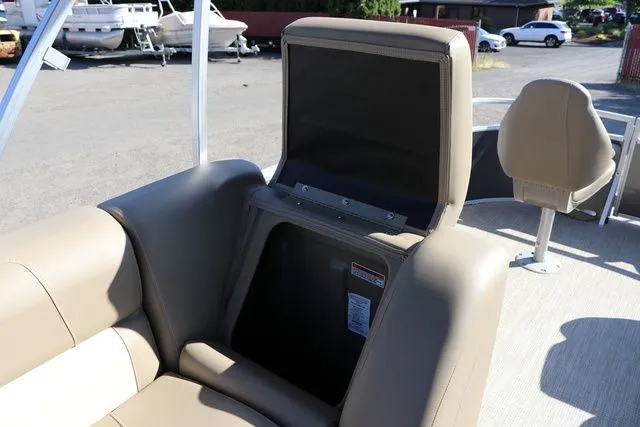 Slide: The Image of SunChaser Vista 18 Fish 2025 - 14