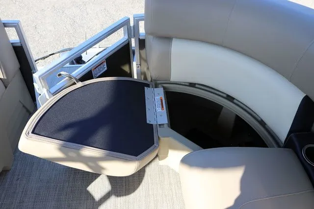 Slide: The Image of SunChaser Vista 18 Fish 2025 - 16