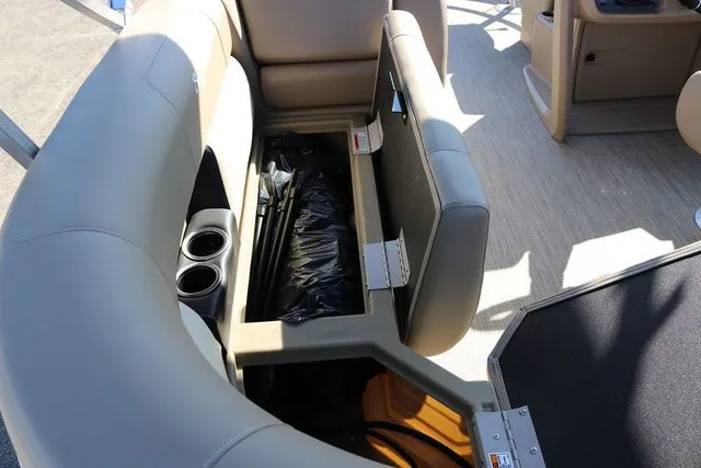 Slide: The Image of SunChaser Vista 18 Fish 2025 - 17