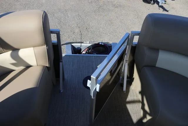 Slide: The Image of SunChaser Vista 18 Fish 2025 - 22