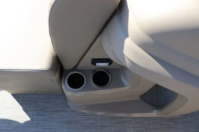 Slide: The Image of SunChaser Vista 18 Fish 2025 - 24