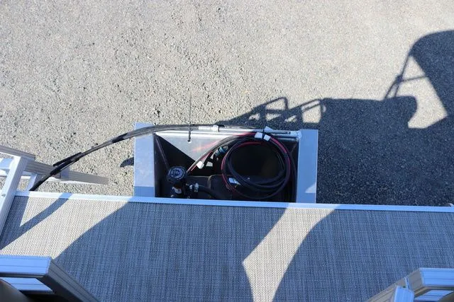 Slide: The Image of SunChaser Vista 18 Fish 2025 - 25