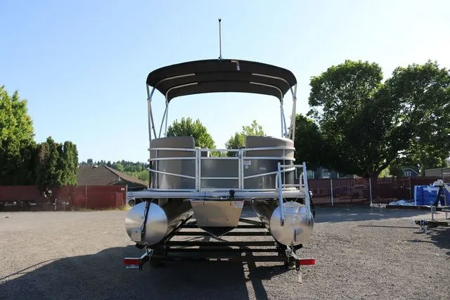 Slide: The Image of SunChaser Vista 18 Fish 2025 - 28