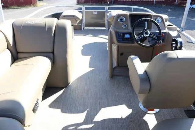 Slide: The Image of SunChaser Vista 18 Fish 2025 - 6