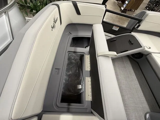 Slide: The Image of SunChaser Lucerne 22 LR DH 2025 - 11