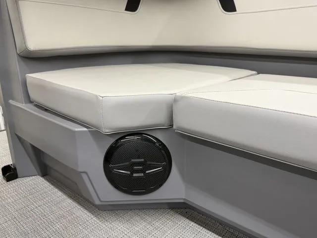 Slide: The Image of SunChaser Lucerne 22 LR DH 2025 - 13