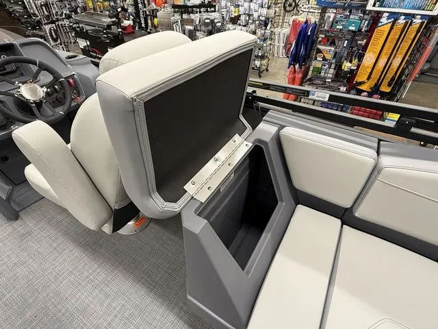 Slide: The Image of SunChaser Lucerne 22 LR DH 2025 - 14