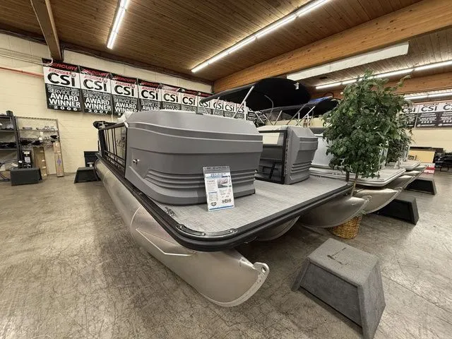 Slide: The Image of SunChaser Lucerne 22 LR DH 2025 - 15