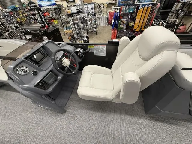 Slide: The Image of SunChaser Lucerne 22 LR DH 2025 - 3