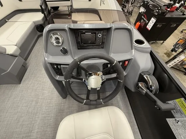 Slide: The Image of SunChaser Lucerne 22 LR DH 2025 - 4