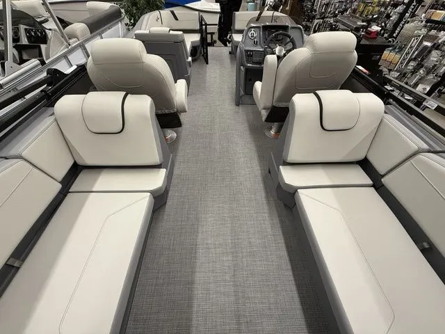 Slide: The Image of SunChaser Lucerne 22 LR DH 2025 - 6