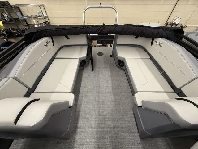 Slide: The Image of SunChaser Lucerne 22 LR DH 2025 - 7