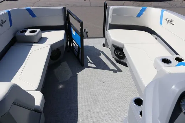 Slide: The Image of SunChaser Lucerne 20 LR DH 2025 - 11