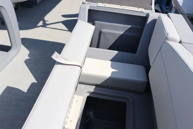 Slide: The Image of SunChaser Lucerne 20 LR DH 2025 - 19