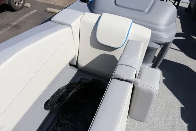 Slide: The Image of SunChaser Lucerne 20 LR DH 2025 - 21