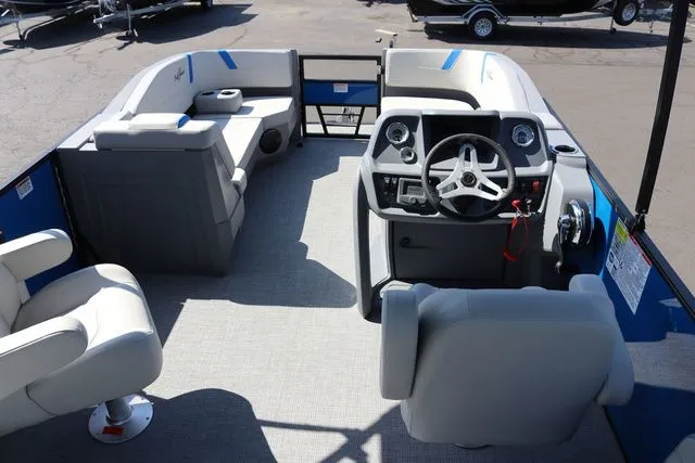 Slide: The Image of SunChaser Lucerne 20 LR DH 2025 - 22