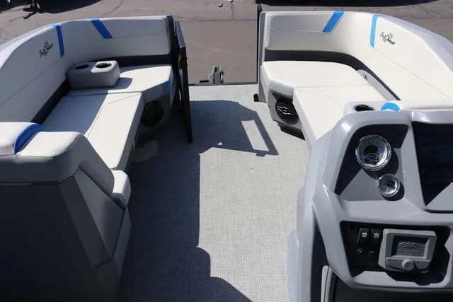 Slide: The Image of SunChaser Lucerne 20 LR DH 2025 - 23