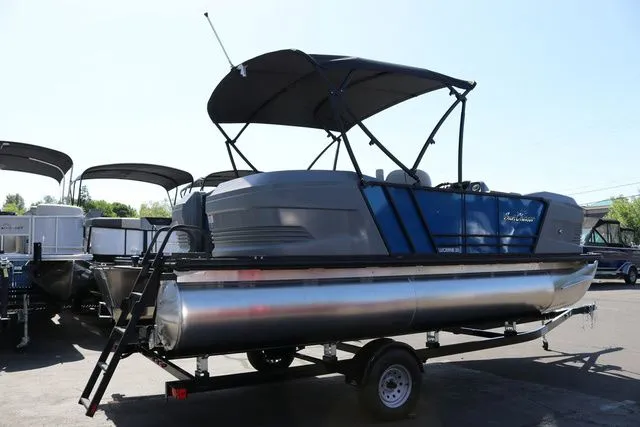 Slide: The Image of SunChaser Lucerne 20 LR DH 2025 - 31