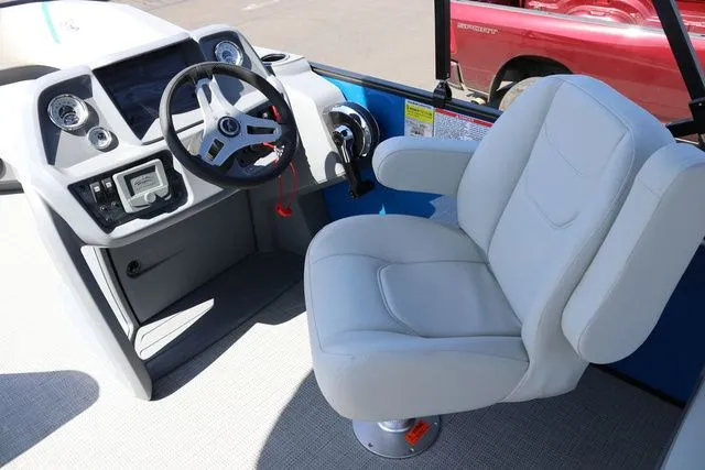 Slide: The Image of SunChaser Lucerne 20 LR DH 2025 - 6