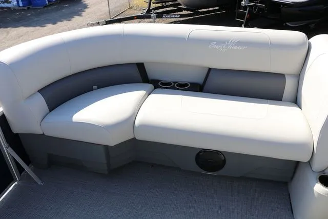 Slide: The Image of SunChaser Vista 18 LR 2025 - 10