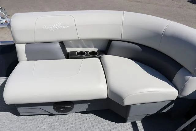 Slide: The Image of SunChaser Vista 18 LR 2025 - 11