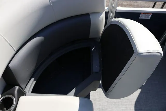 Slide: The Image of SunChaser Vista 18 LR 2025 - 15