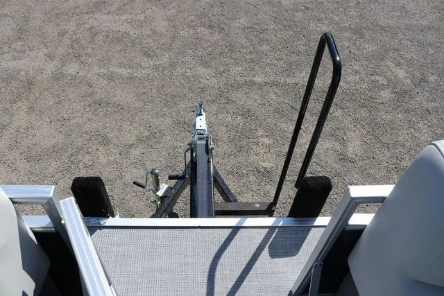 Slide: The Image of SunChaser Vista 18 LR 2025 - 23