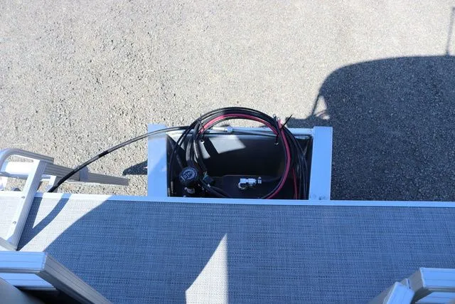 Slide: The Image of SunChaser Vista 18 LR 2025 - 30