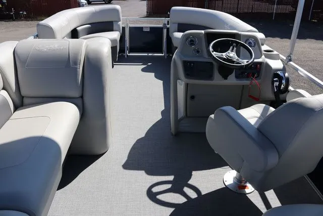 Slide: The Image of SunChaser Vista 18 LR 2025 - 6