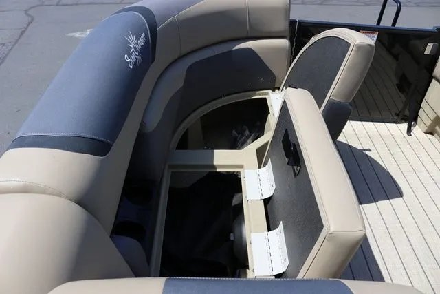 Slide: The Image of SunChaser Geneva Sport 23 LR PSB Tritoon 2025 - 14