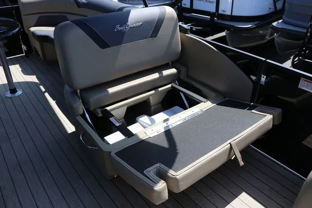 Slide: The Image of SunChaser Geneva Sport 23 LR PSB Tritoon 2025 - 19