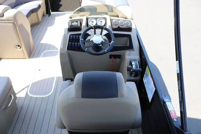 Slide: The Image of SunChaser Geneva Sport 23 LR PSB Tritoon 2025 - 25