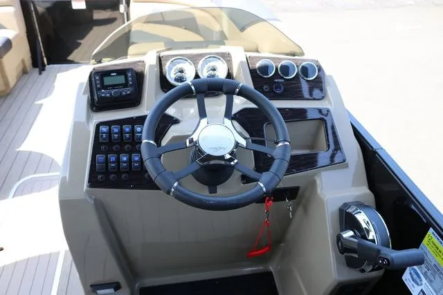 Slide: The Image of SunChaser Geneva Sport 23 LR PSB Tritoon 2025 - 6