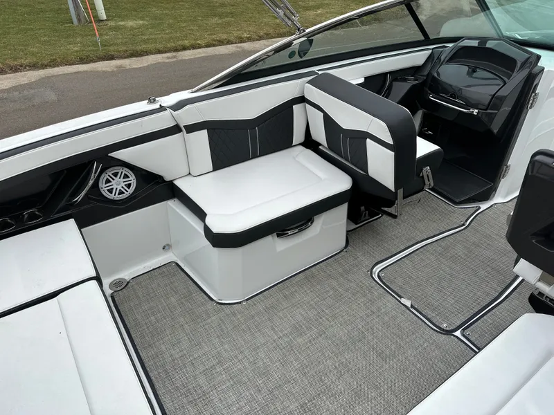 Slide: The Image of Monterey 278SS Super Sport 2022 - 5