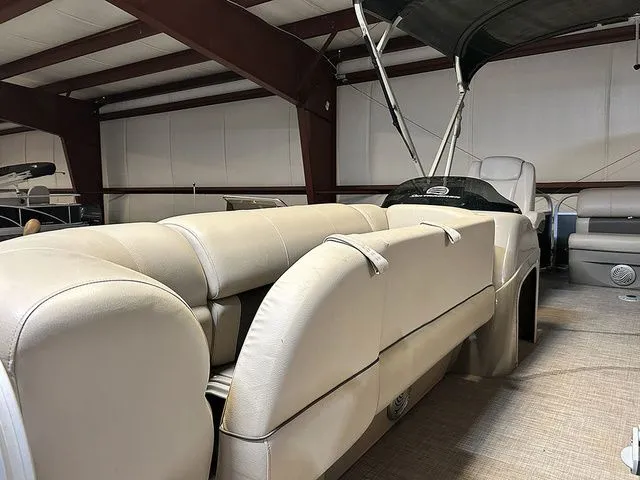 Slide: The Image of Sun Tracker Party Barge 20 DLX 2021 - 4