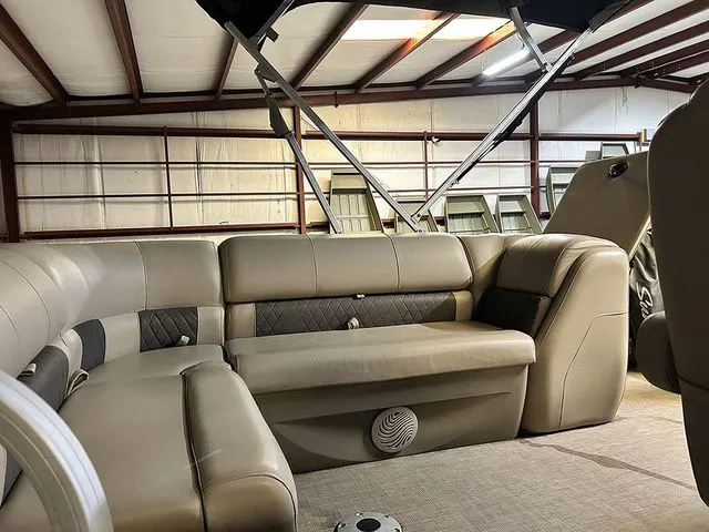 Slide: The Image of Sun Tracker Party Barge 20 DLX 2021 - 7