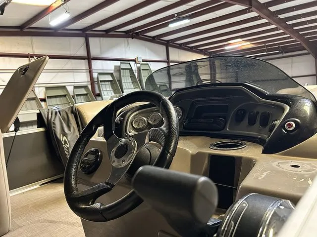 Slide: The Image of Sun Tracker Party Barge 20 DLX 2021 - 9