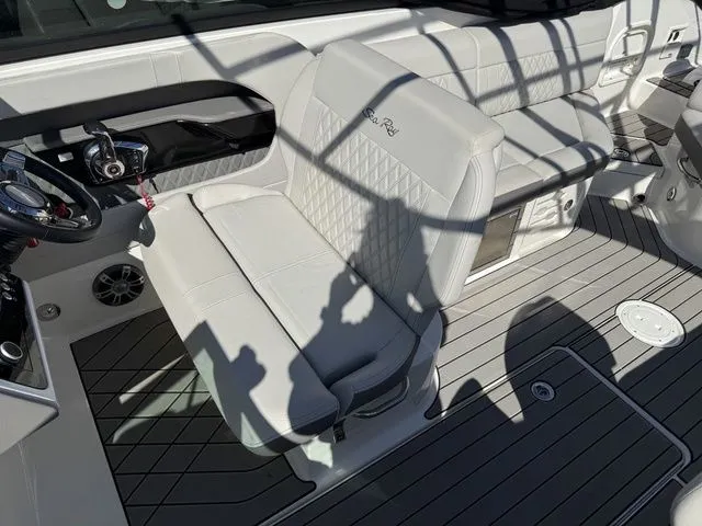 Slide: The Image of Sea Ray SLX 280 2023 - 21