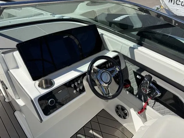 Slide: The Image of Sea Ray SLX 280 2023 - 23