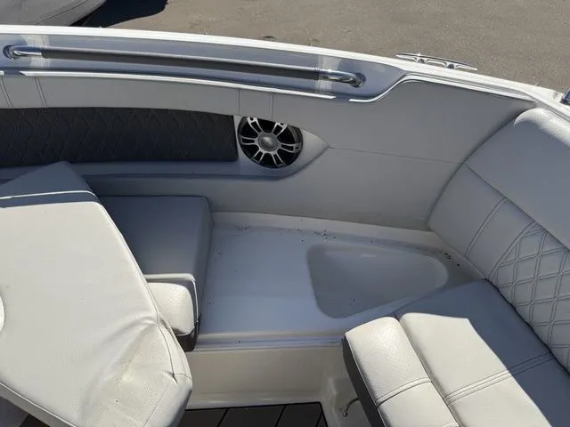 Slide: The Image of Sea Ray SLX 280 2023 - 34