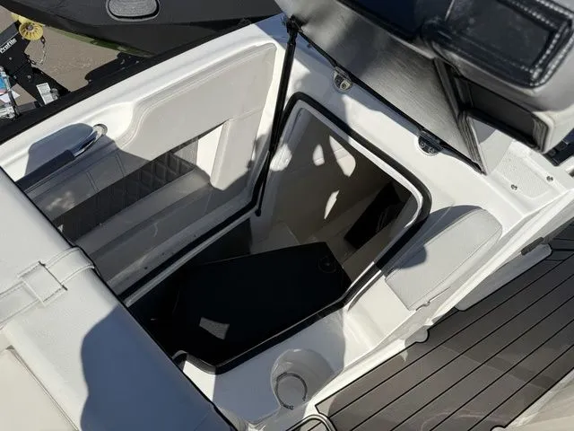 Slide: The Image of Sea Ray SLX 280 2023 - 39