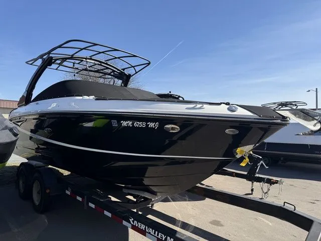 Slide: The Image of Sea Ray SLX 280 2023 - 46