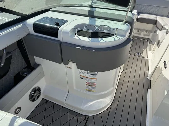 Slide: The Image of Sea Ray SLX 280 2023 - 17