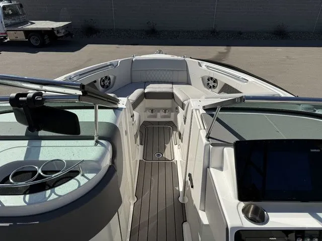 Slide: The Image of Sea Ray SLX 280 2023 - 27