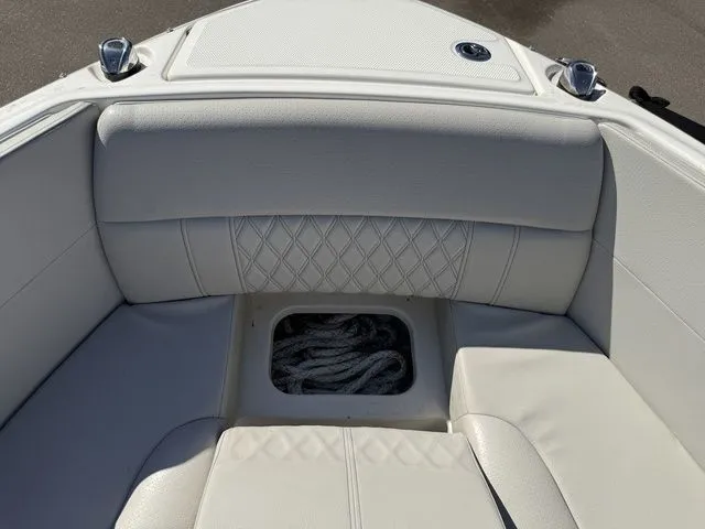 Slide: The Image of Sea Ray SLX 280 2023 - 36