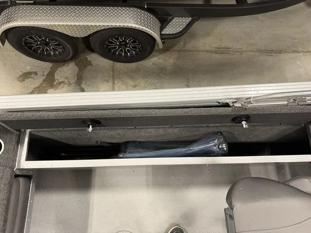 Slide: The Image of Smoker Craft Adventurer 178 DC 2022 - 14