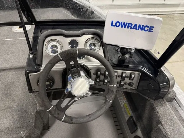 Slide: The Image of Smoker Craft Adventurer 178 DC 2022 - 19