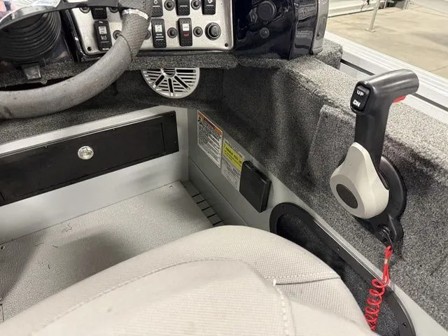 Slide: The Image of Smoker Craft Adventurer 178 DC 2022 - 22