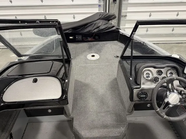 Slide: The Image of Smoker Craft Adventurer 178 DC 2022 - 23