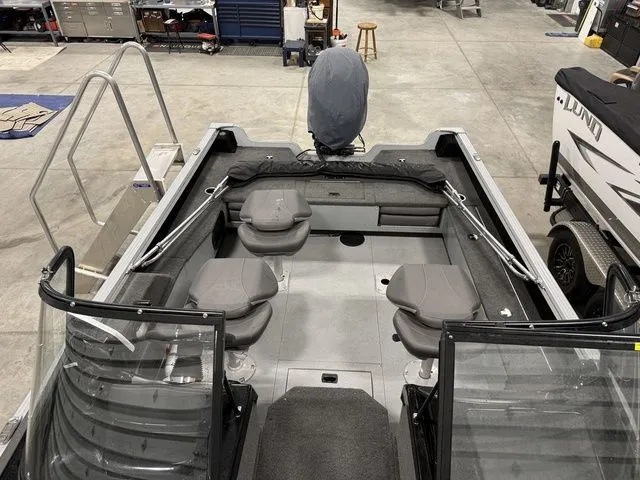 Slide: The Image of Smoker Craft Adventurer 178 DC 2022 - 29